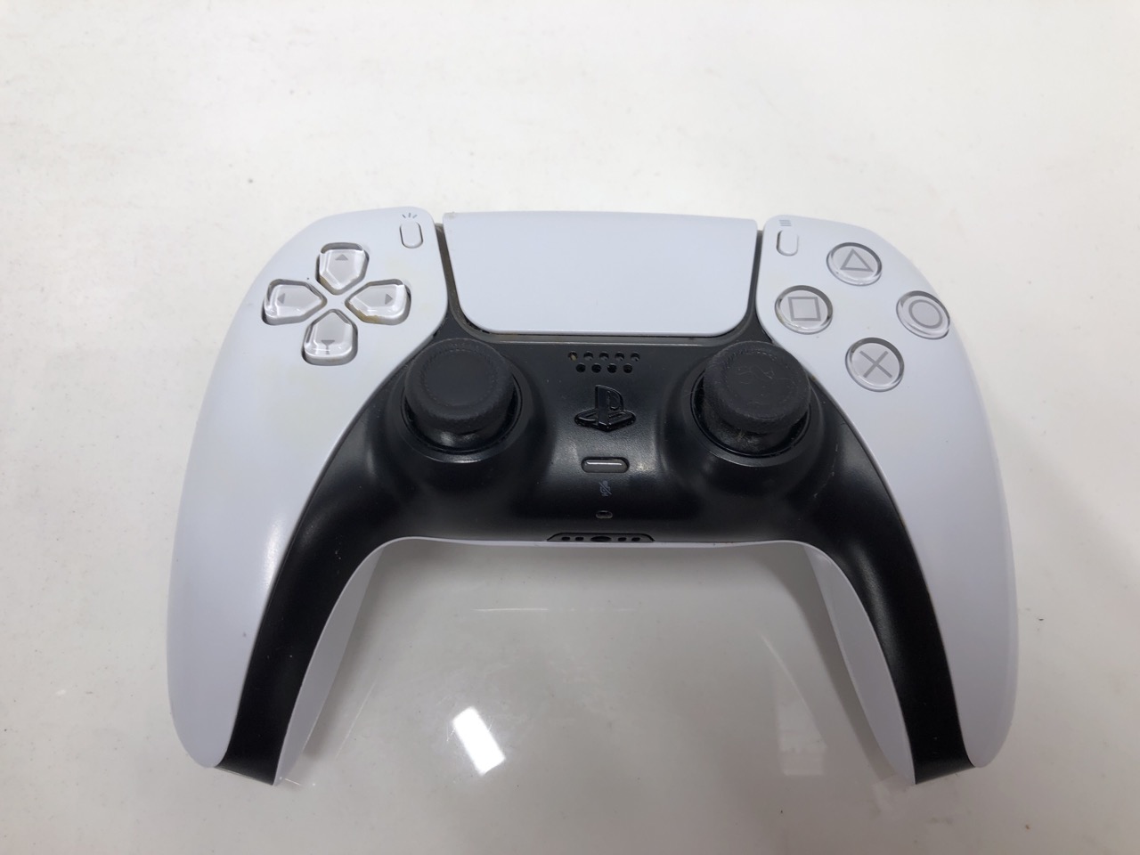 Lot 418  
            Edinburgh SR24 - Delivery Only 

                
QUANTITY OF TECH & GAMING ITEMS TO INCLUDE PLAYSTATION SONY DUALSENSE WIRELESS CO... - Image 4