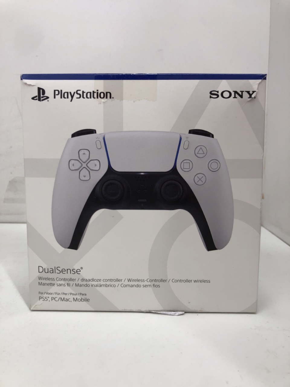 Lot 419  
            Edinburgh SR24 - Delivery Only 

                
QUANTITY OF TECH & GAMING ITEMS TO INCLUDE PLAYSTATION SONY DUALSENSE WIRELESS CO... - Image 3