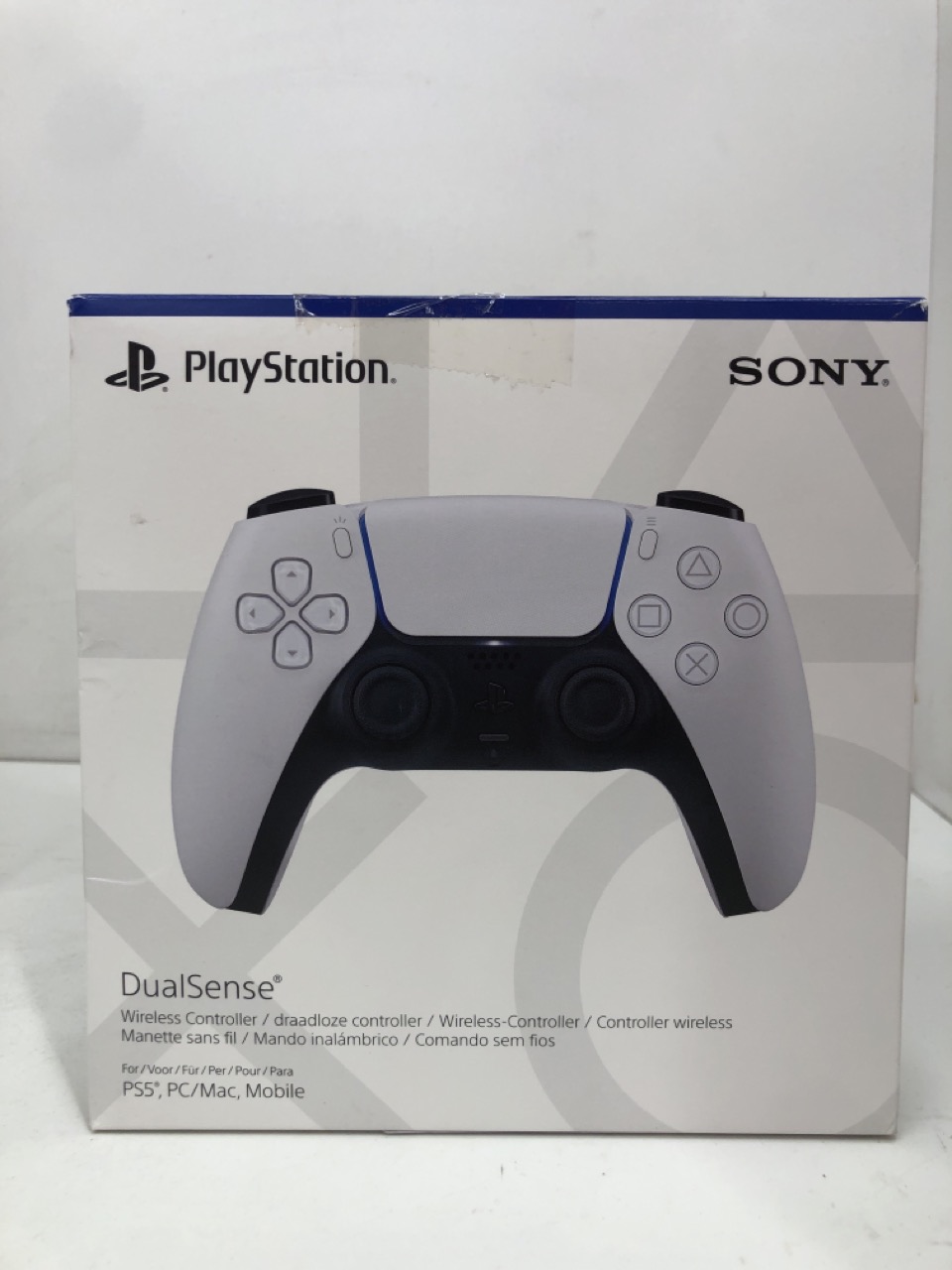 Lot 421  
            Edinburgh SR24 - Delivery Only 

                
QUANTITY OF TECH & GAMING ITEMS TO INCLUDE SONY PLAYSTATION DUALSENSE WIRELESS CO... - Image 3