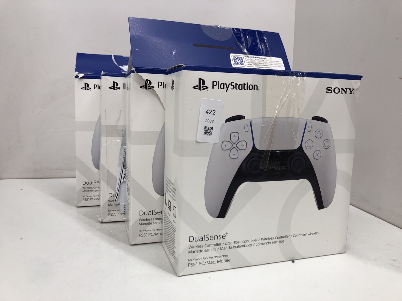 Lot 422  
            Edinburgh SR24 - Delivery Only 

                
QUANTITY OF TECH & GAMING ITEMS TO INCLUDE SONY PLAYSTATION DUALSENSE WIRELESS CO...