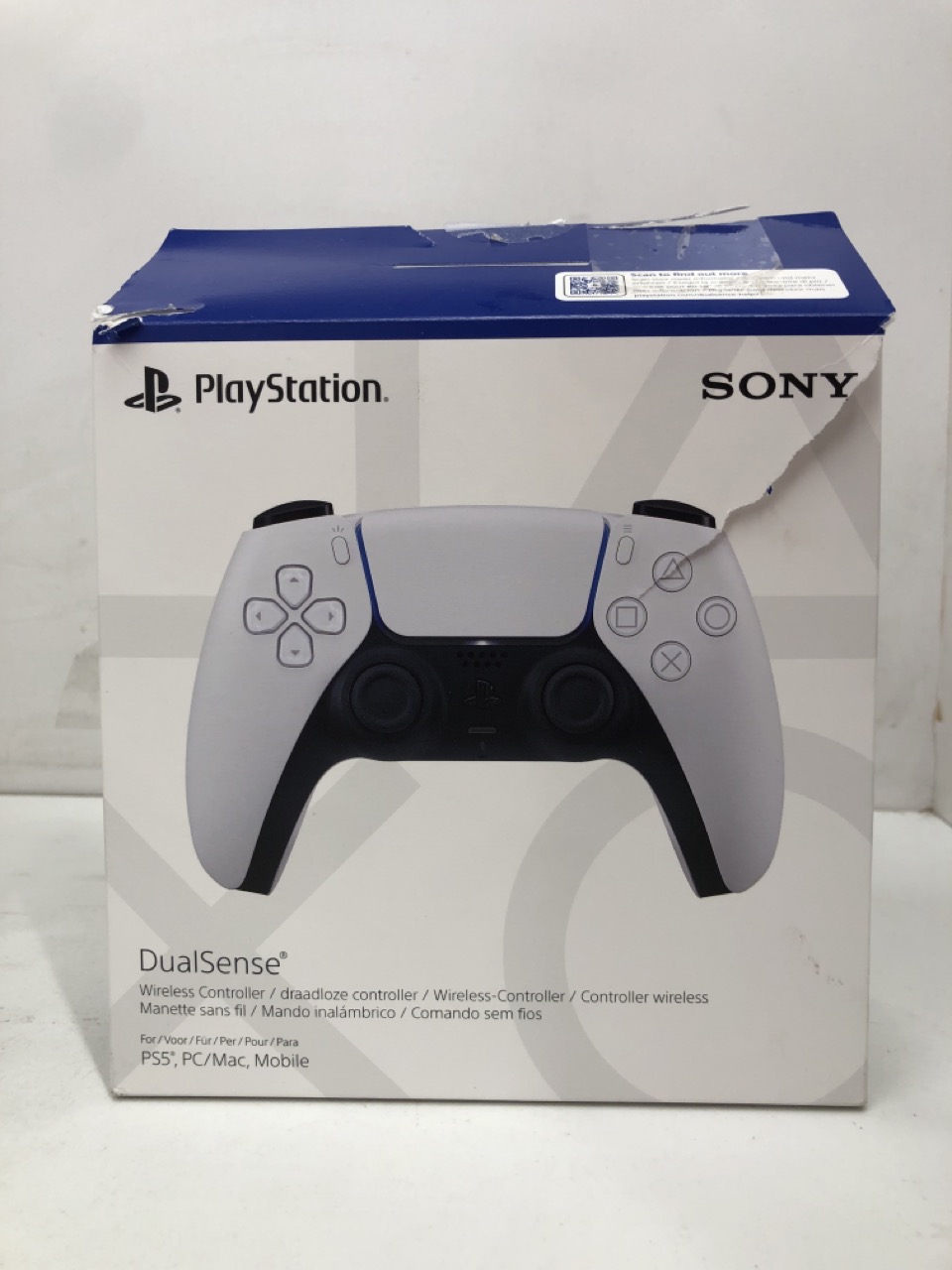 Lot 422  
            Edinburgh SR24 - Delivery Only 

                
QUANTITY OF TECH & GAMING ITEMS TO INCLUDE SONY PLAYSTATION DUALSENSE WIRELESS CO... - Image 2