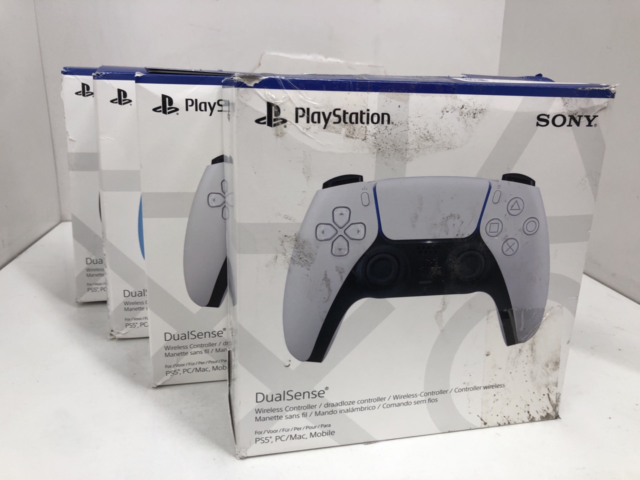 Lot 427  
            Edinburgh SR24 - Delivery Only 

                
QUANTITY OF TECH & GAMING ITEMS TO INCLUDE SONY PLAYSTATION DUALSENSE WIRELESS CO...