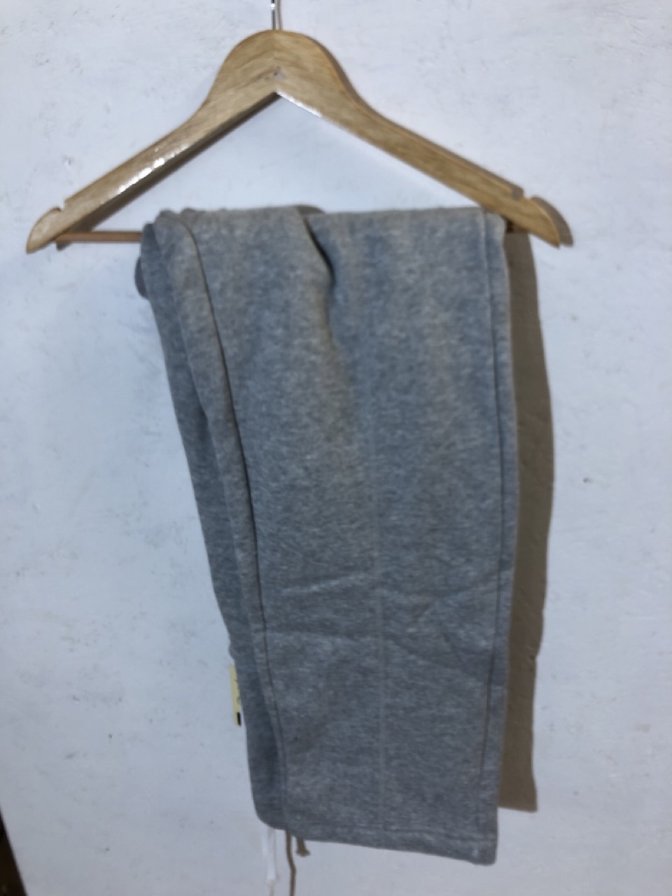 Lot 435  
            Edinburgh SR24 - Delivery Only 

                
1 X BOX OF ADULT CLOTHING ALO BLACK SHORTS UK M : LOCATION - F RACK - Image 2