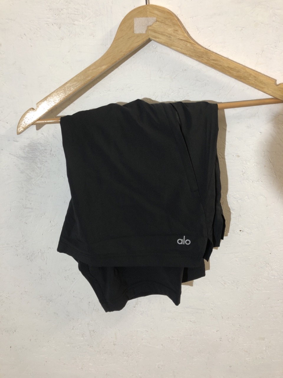 Lot 435  
            Edinburgh SR24 - Delivery Only 

                
1 X BOX OF ADULT CLOTHING ALO BLACK SHORTS UK M : LOCATION - F RACK - Image 3
