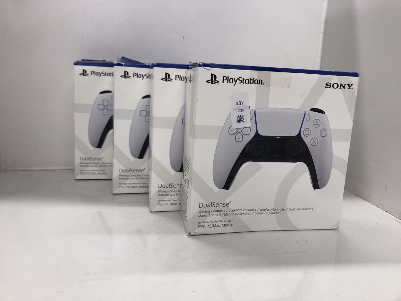 Lot 437  
            Edinburgh SR24 - Delivery Only 

                
4 X SONY PLAYSTATION DUALSENSE WIRELESS CONTROLLER WHITE FOR PLAYSTATION 5.: LOCA...