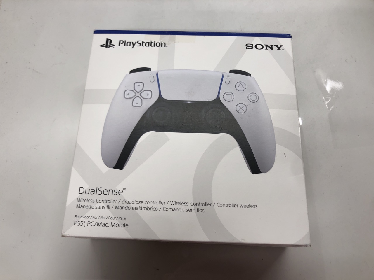 Lot 437  
            Edinburgh SR24 - Delivery Only 

                
4 X SONY PLAYSTATION DUALSENSE WIRELESS CONTROLLER WHITE FOR PLAYSTATION 5.: LOCA... - Image 2