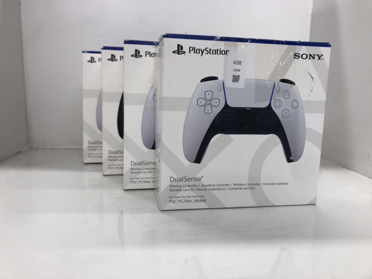 Lot 438  
            Edinburgh SR24 - Delivery Only 

                
QUANTITY OF TECH & GAMING ITEMS TO INCLUDE SONY PLAYSTATION DUALSENSE WIRELESS CO...
