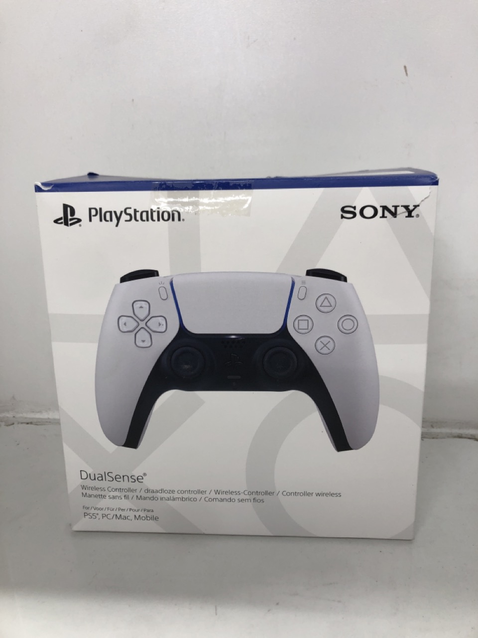 Lot 438  
            Edinburgh SR24 - Delivery Only 

                
QUANTITY OF TECH & GAMING ITEMS TO INCLUDE SONY PLAYSTATION DUALSENSE WIRELESS CO... - Image 3