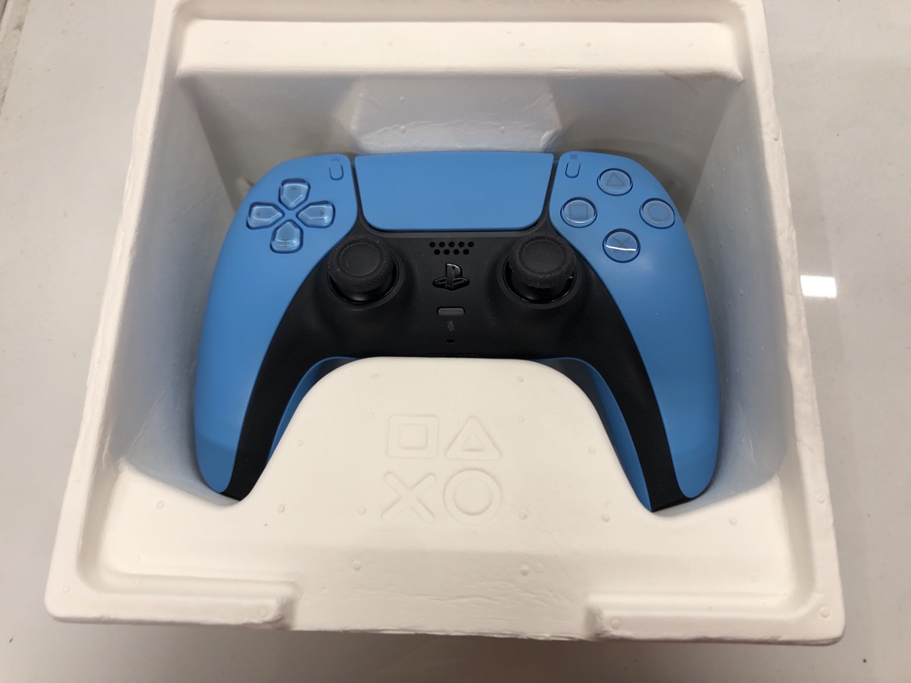 Lot 440  
            Edinburgh SR24 - Delivery Only 

                
QUANTITY OF TECH & GAMING ITEMS TO INCLUDE PLAYSTATION SONY DUALSENSE WIRELESS CO... - Image 4