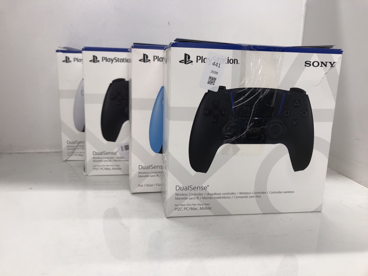 Lot 441  
            Edinburgh SR24 - Delivery Only 

                
QUANTITY OF TECH & GAMING ITEMS TO INCLUDE PLAYSTATION SONY DUALSENSE WIRELESS CO...