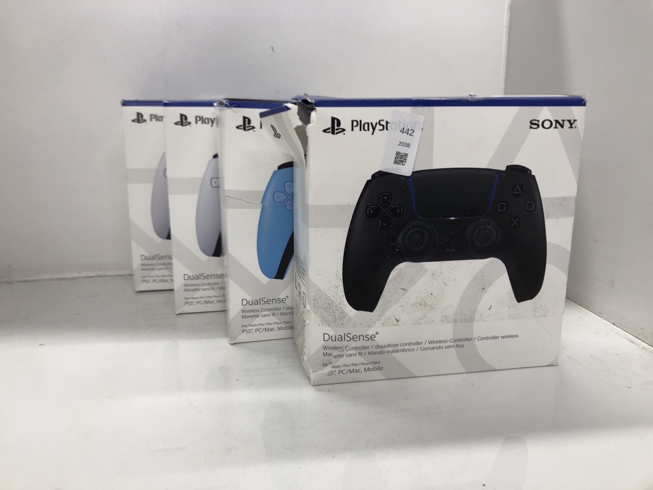 Lot 442  
            Edinburgh SR24 - Delivery Only 

                
QUANTITY OF TECH & GAMING ITEMS TO INCLUDE PLAYSTATION SONY DUALSENSE WIRELESS CO...