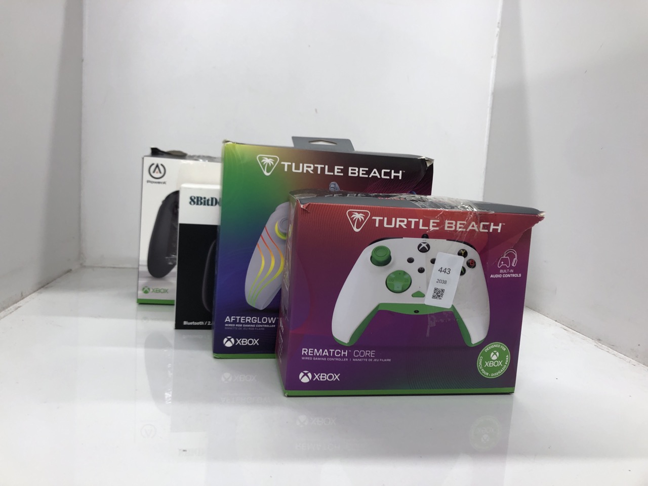 Lot 443  
            Edinburgh SR24 - Delivery Only 

                
QUANTITY OF TECH & GAMING ITEMS TO INCLUDE TURTLE BEACH REMATCH CORE WHITE AND GR...