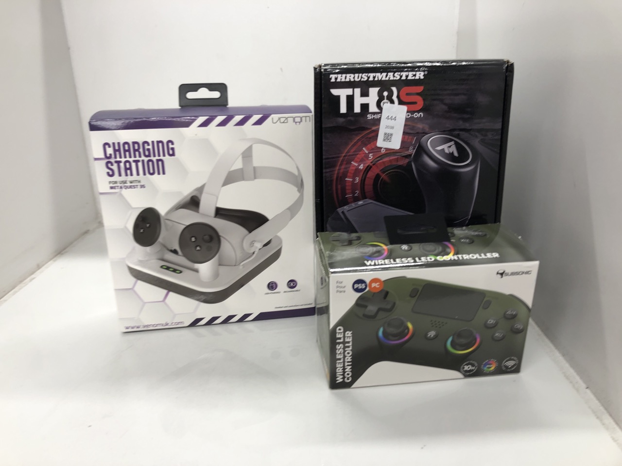 Lot 444  
            Edinburgh SR24 - Delivery Only 

                
QUANTITY OF TECH & GAMING ITEMS TO INCLUDE VENOM CHARGING DOCK AND RECHARGEABLE  ...