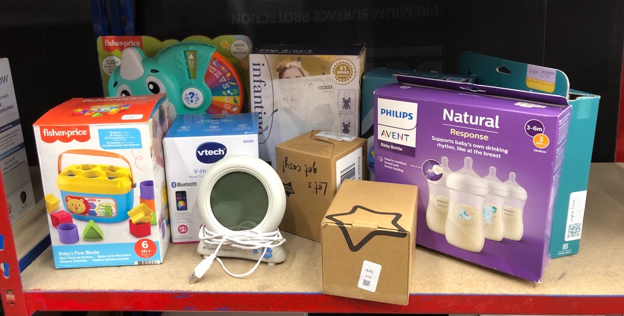 Lot 445  
            Edinburgh SR24 - Delivery Only 

                
QUANTITY OF BABY & TODDLER ITEMS TO INCLUDE PHILIPS AVENT NATURAL RESPONSE BABY G...