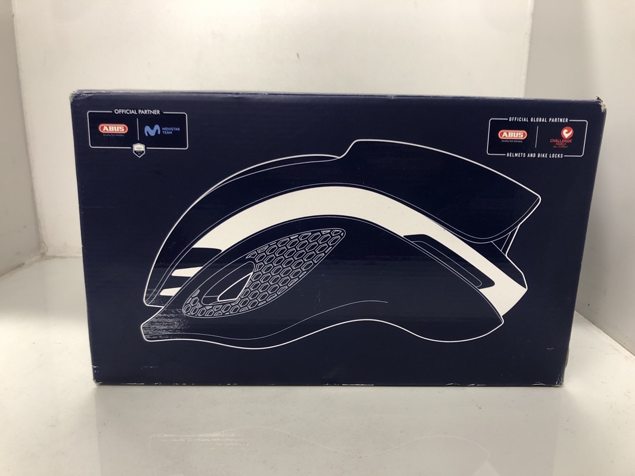 Lot 449  
            Edinburgh SR24 - Delivery Only 

                
ABUS AIRBREAKER RACING BIKE HELMET - HIGH-END BIKE HELMET FOR PROFESSIONAL CYCLIN... - Image 2