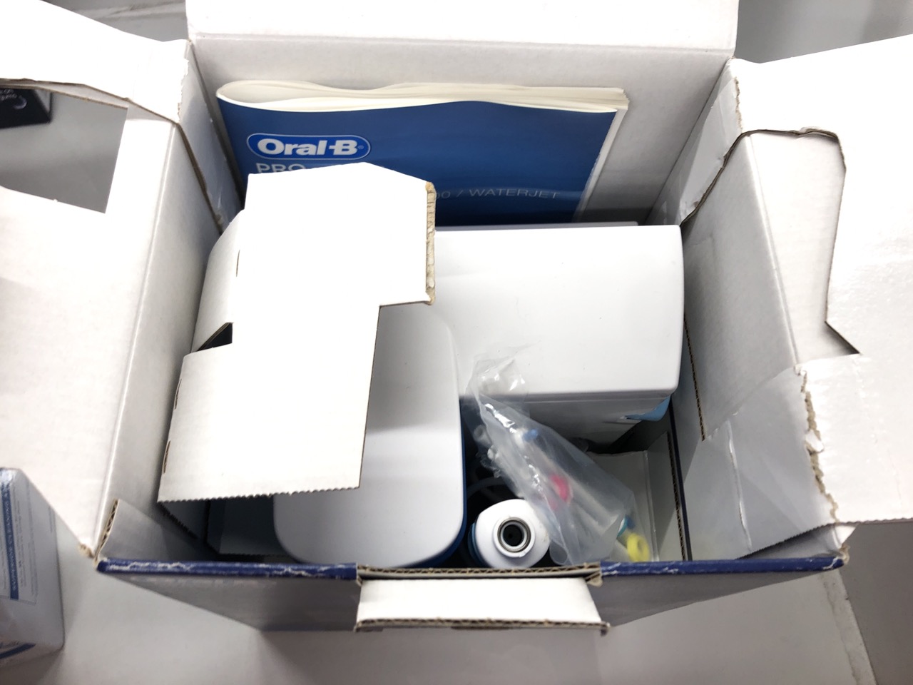 Lot 450  
            Edinburgh SR24 - Delivery Only 

                
QUANTITY OF HEALTH & BEAUTY ITEMS TO INCLUDE WATERPIK PULSE WATER FLOSSER CORDLES...