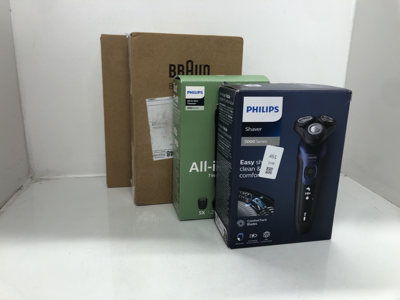 Lot 451  
            Edinburgh SR24 - Delivery Only 

                
QUANTITY OF HEALTH & BEAUTY ITEMS TO INCLUDE PHILIPS SHAVER SERIES 5000 - WET & D...