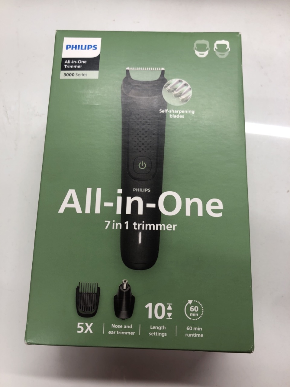 Lot 451  
            Edinburgh SR24 - Delivery Only 

                
QUANTITY OF HEALTH & BEAUTY ITEMS TO INCLUDE PHILIPS SHAVER SERIES 5000 - WET & D...