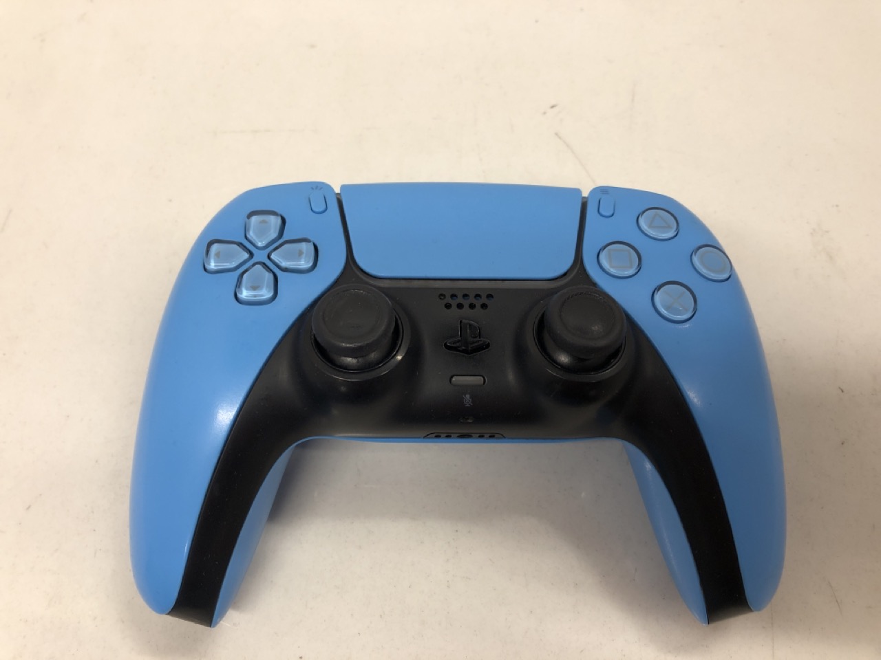 Lot 454  
            Edinburgh SR24 - Delivery Only 

                
QUANTITY OF TECH & GAMING ITEMS TO INCLUDE SONY PLAYSTATION DUALSENSE WIRELESS CO... - Image 2