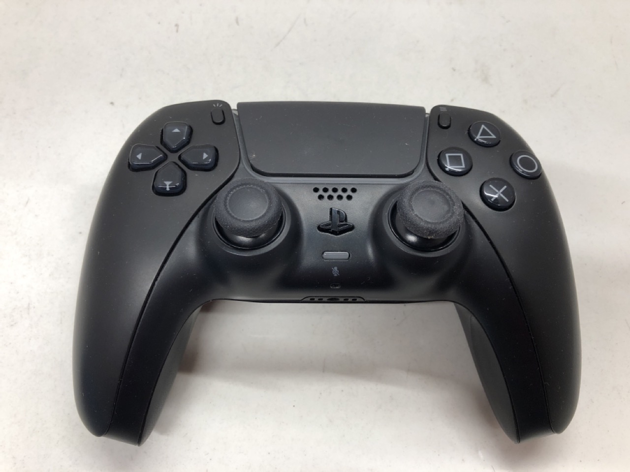 Lot 454  
            Edinburgh SR24 - Delivery Only 

                
QUANTITY OF TECH & GAMING ITEMS TO INCLUDE SONY PLAYSTATION DUALSENSE WIRELESS CO... - Image 4