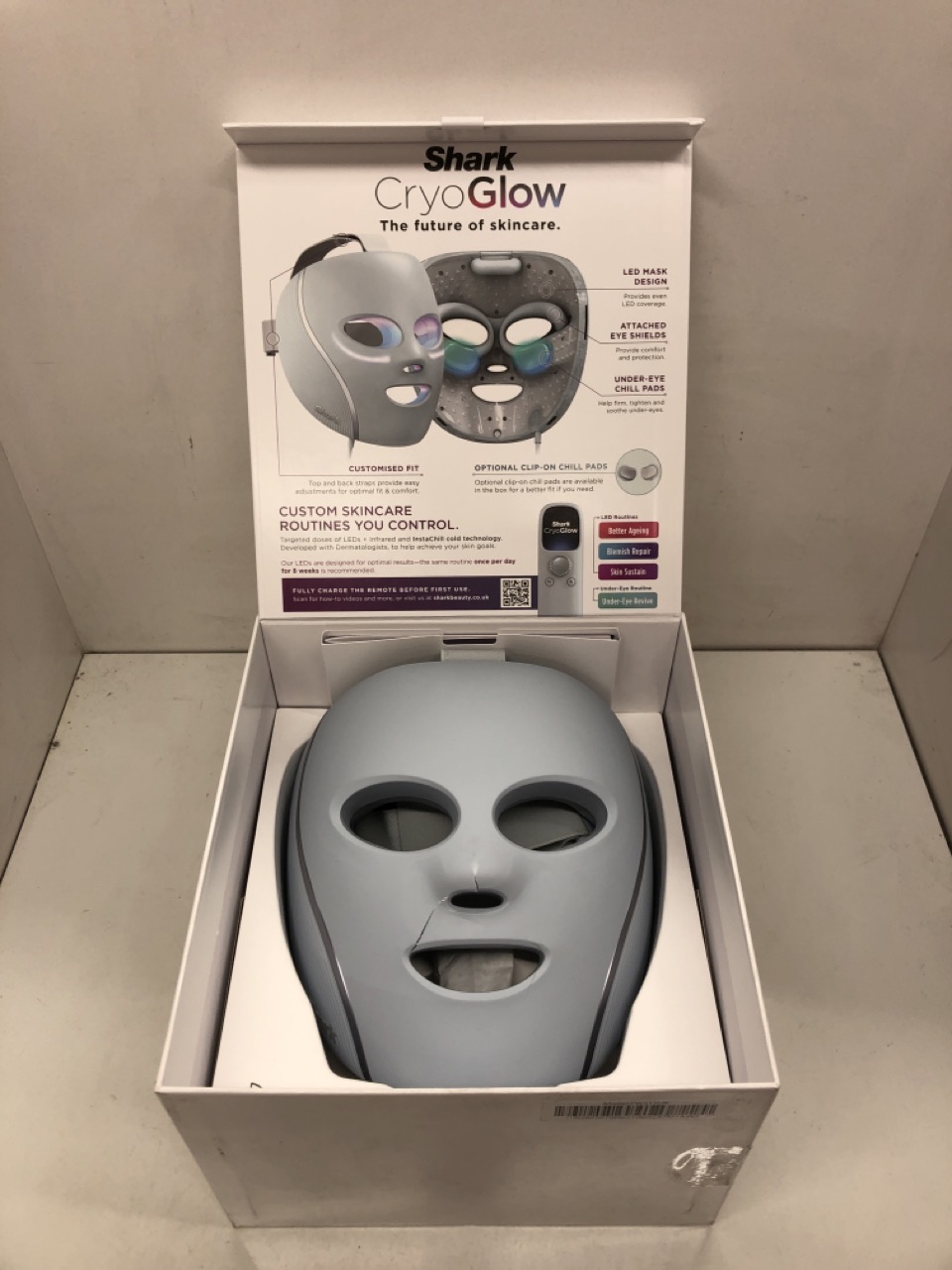 Lot 455  
            Edinburgh SR24 - Delivery Only 

                
SHARK CRYOGLOW LED FACE MASK WITH UNDER-EYE COOLING, ANTI-AGEING & BLEMISH REPAIR... - Image 4