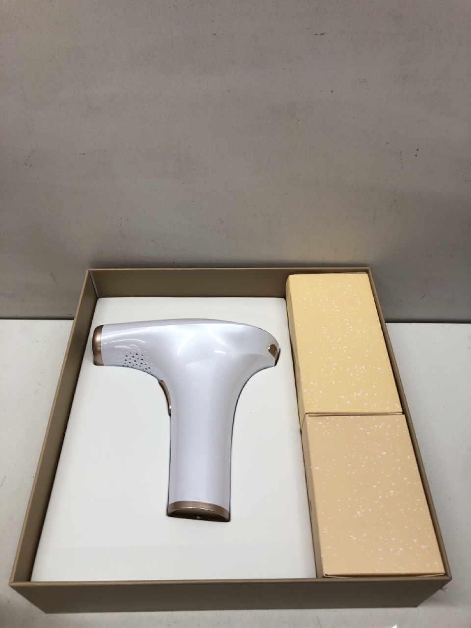 Lot 462  
            Edinburgh SR24 - Delivery Only 

                
IPL HAIR REMOVAL DEVICE : LOCATION - G RACK