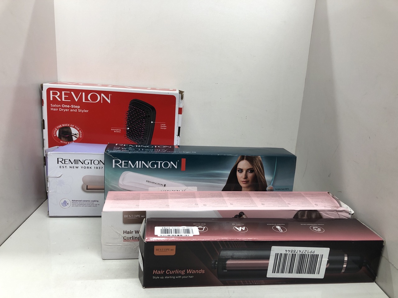 Lot 463  
            Edinburgh SR24 - Delivery Only 

                
QUANTITY OF HEALTH & BEAUTY ITEMS TO INCLUDE REVLON HAIR TOOLS PRO COLLECTION SAL...