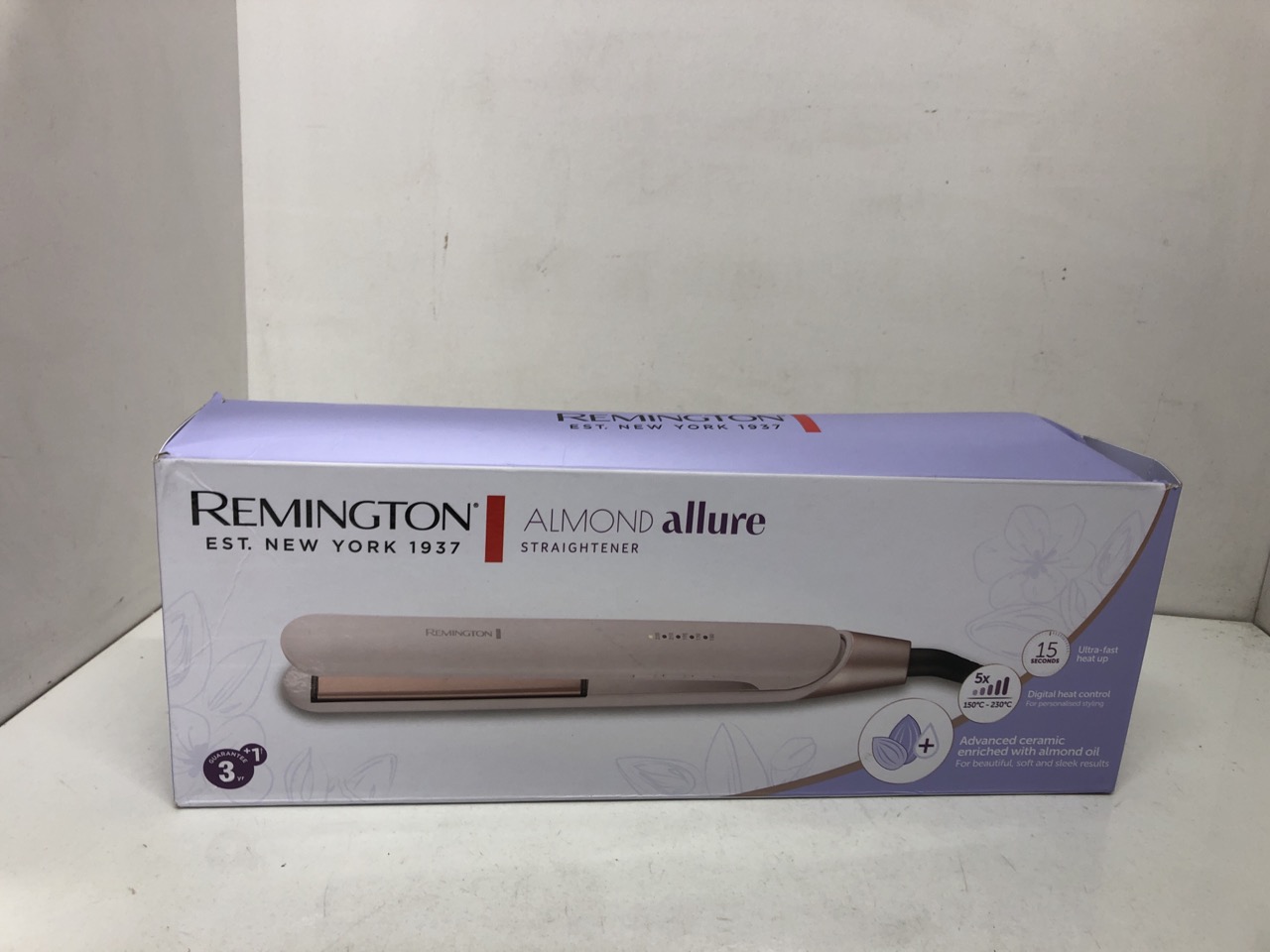 Lot 463  
            Edinburgh SR24 - Delivery Only 

                
QUANTITY OF HEALTH & BEAUTY ITEMS TO INCLUDE REVLON HAIR TOOLS PRO COLLECTION SAL...