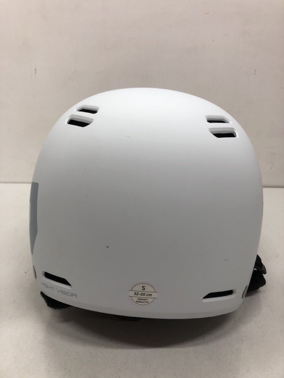 Lot 464  
            Edinburgh SR24 - Delivery Only 

                
BOLLÉ - MIGHT VISOR | SKI HELMET | WHITE | SMALL | HIGH RESISTANCE ABS PROTECTION... - Image 3