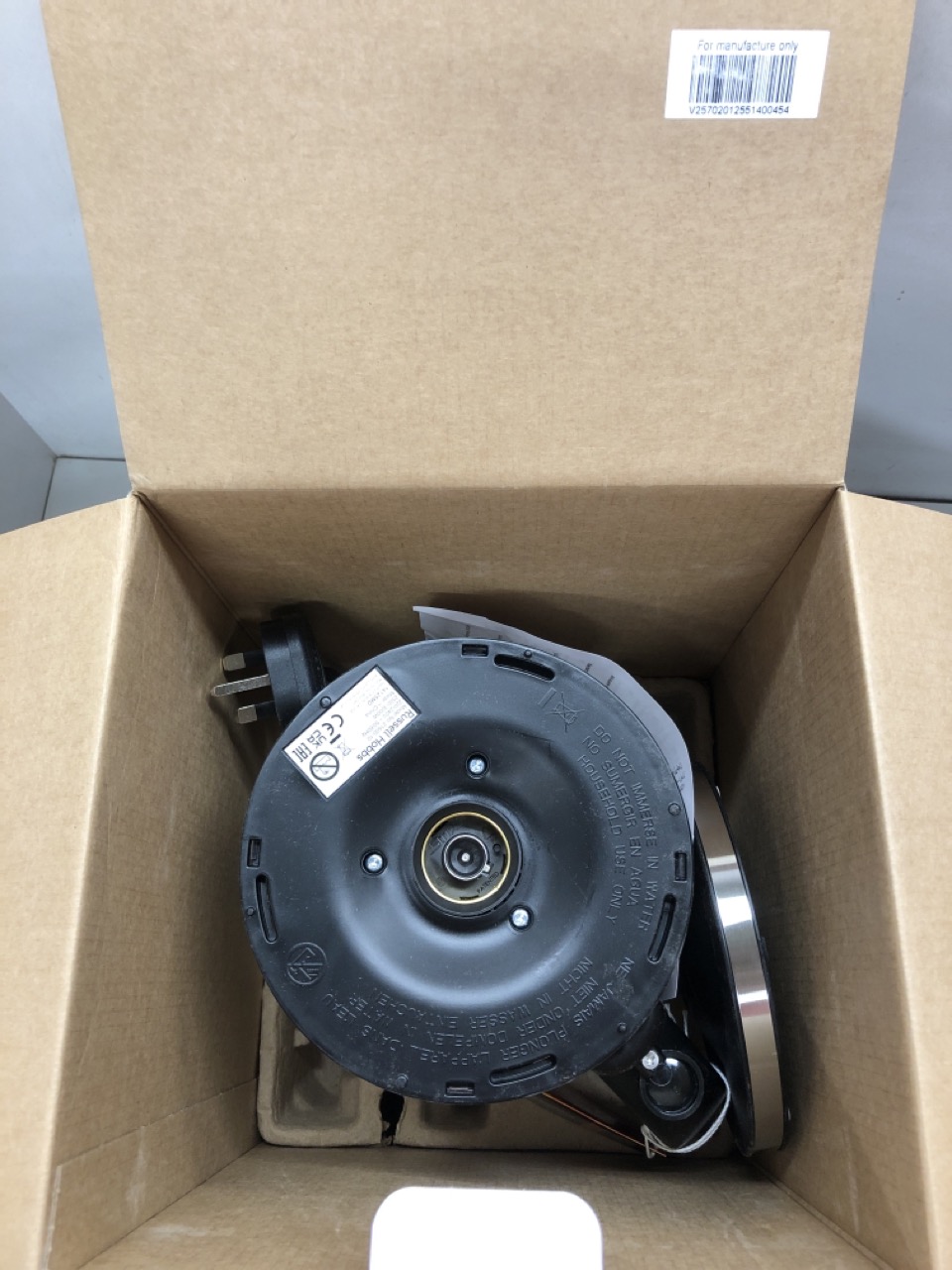 Lot 469  
            Edinburgh SR24 - Delivery Only 

                
QUANTITY OF KITCHEN & APPLIANCES ITEMS TO INCLUDE MORPHY RICHARDS EQUIP KETTLE, 1... - Image 4