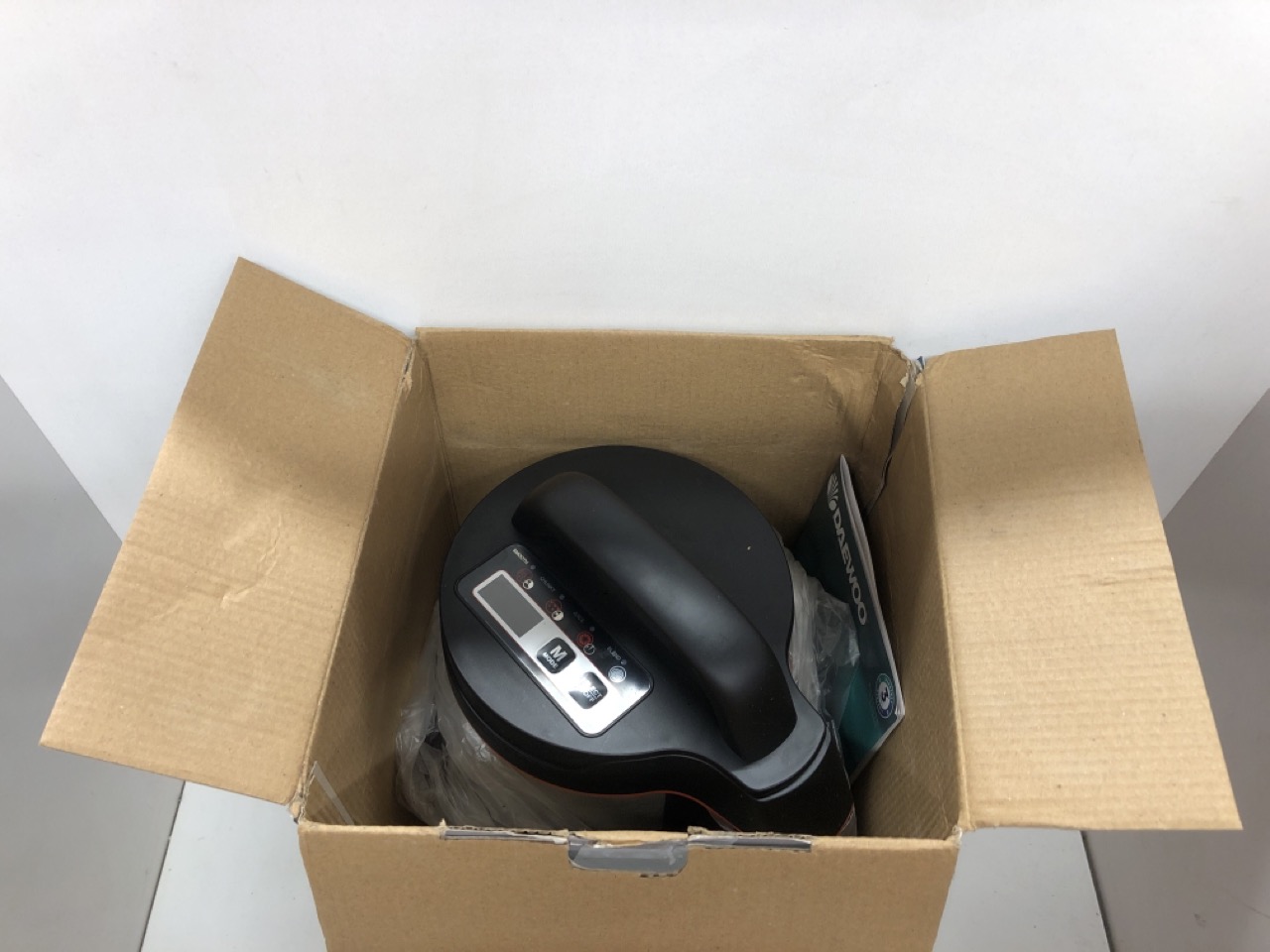 Lot 470  
            Edinburgh SR24 - Delivery Only 

                
QUANTITY OF KITCHEN & APPLIANCES ITEMS TO INCLUDE HADEN HERITAGE BLACK & COPPER C... - Image 4