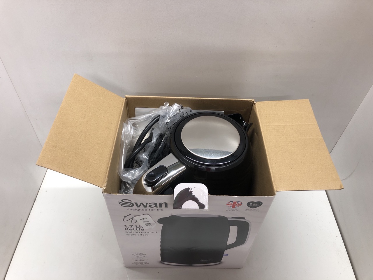 Lot 475  
            Edinburgh SR24 - Delivery Only 

                
QUANTITY OF KITCHEN & APPLIANCES ITEMS TO INCLUDE SWAN SK19034BLK WAVE CORDLESS K... - Image 4