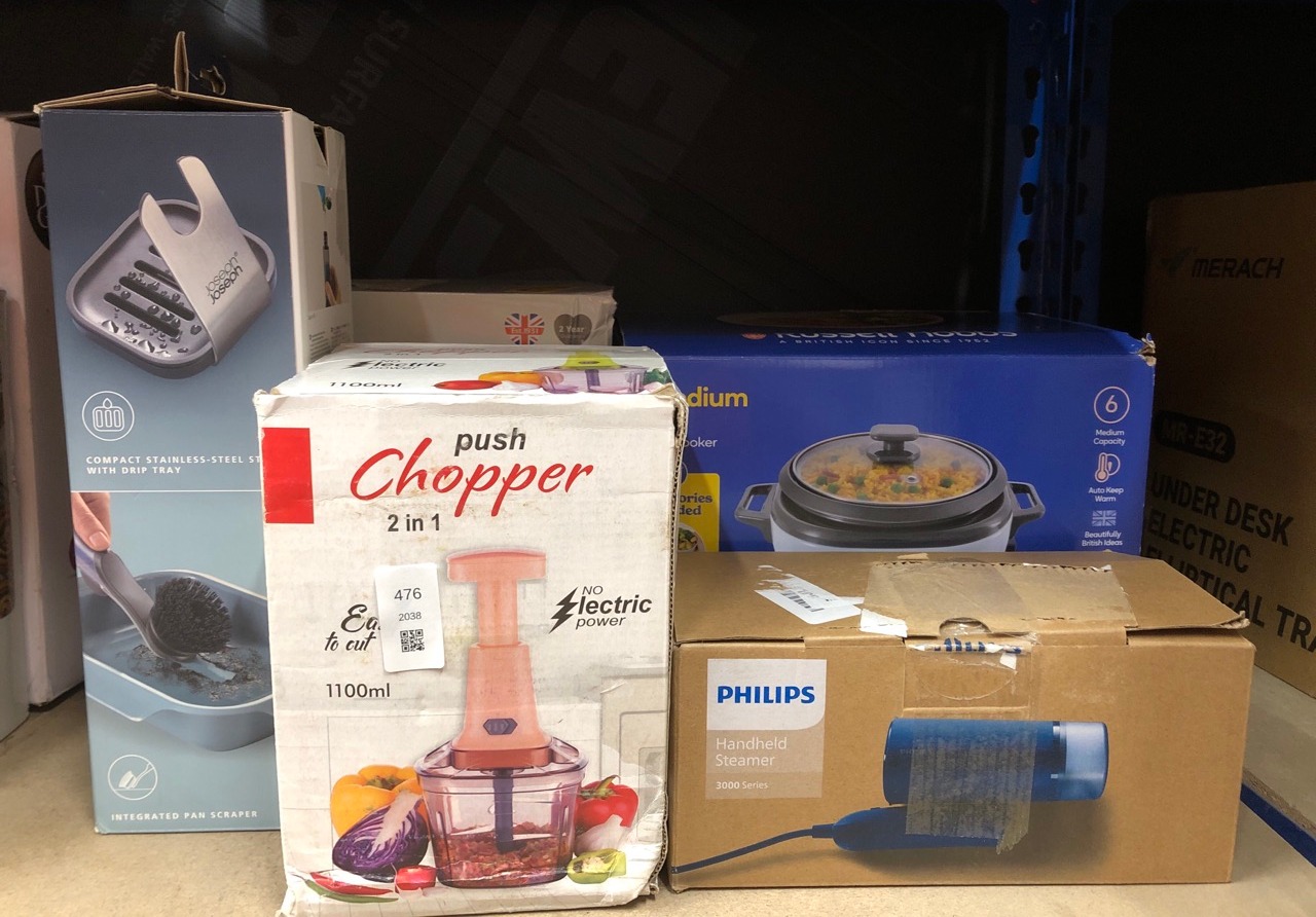 Lot 476  
            Edinburgh SR24 - Delivery Only 

                
QUANTITY OF  ITEMS TO INCLUDE PHILIPS 3000 SERIES HANDHELD STEAMER, 1000W, 20 G/M...