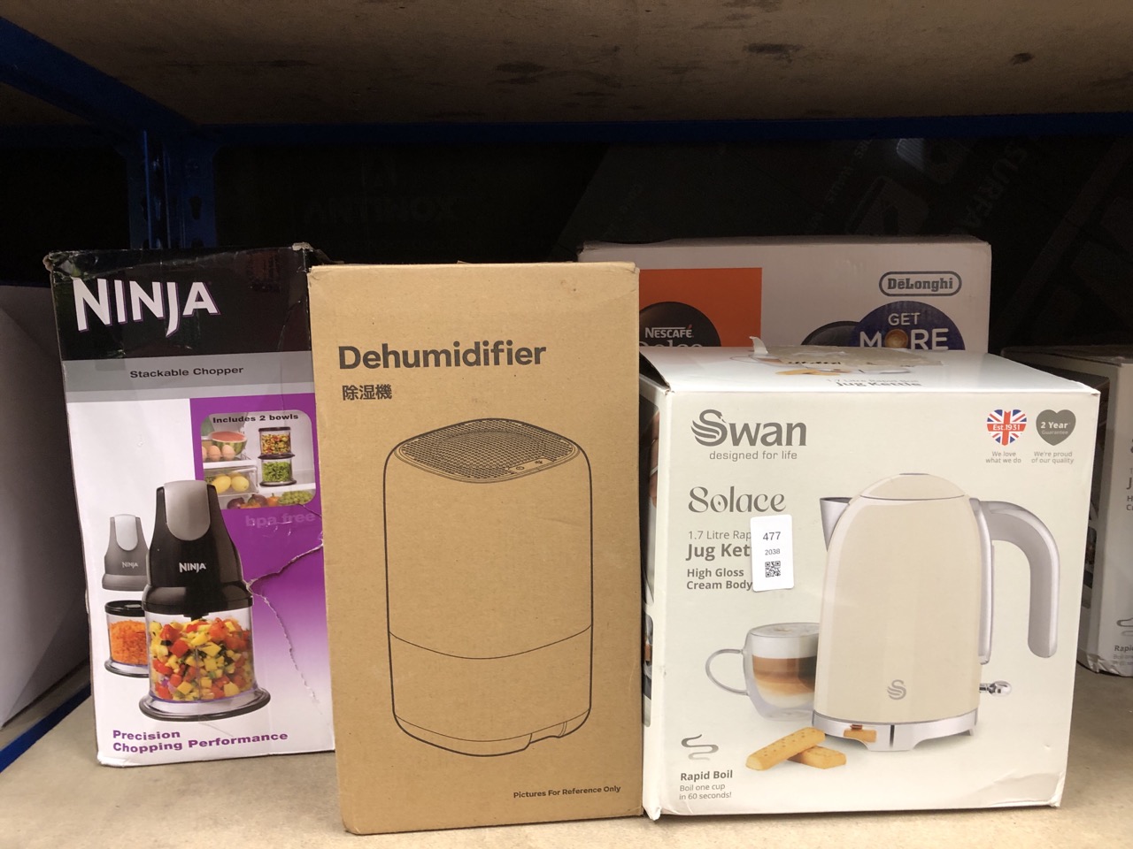 Lot 477  
            Edinburgh SR24 - Delivery Only 

                
QUANTITY OF KITCHEN & APPLIANCES ITEMS TO INCLUDE SWAN SK19026CRM SOLACE CORDLESS...