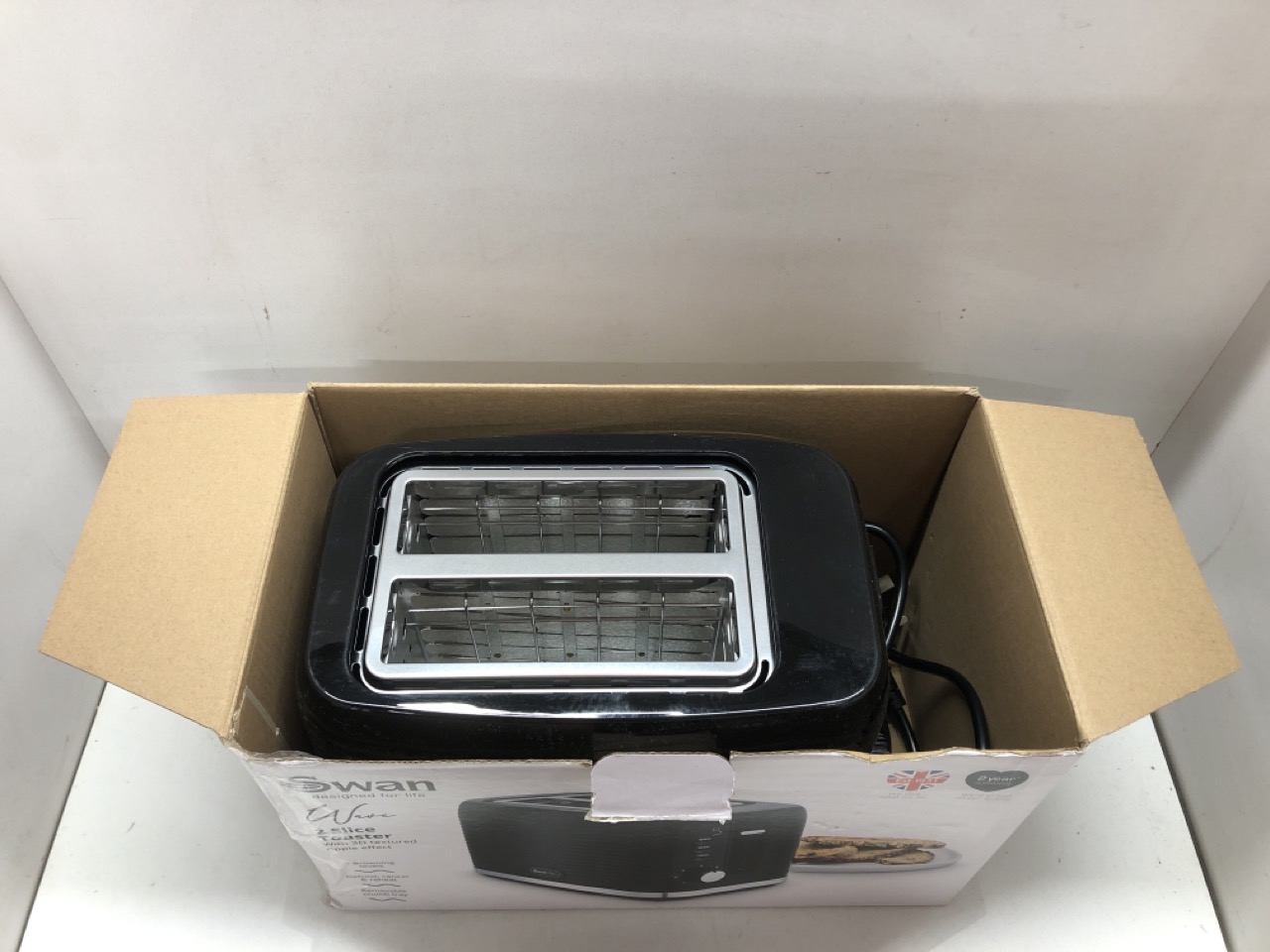 Lot 477  
            Edinburgh SR24 - Delivery Only 

                
QUANTITY OF KITCHEN & APPLIANCES ITEMS TO INCLUDE SWAN SK19026CRM SOLACE CORDLESS... - Image 4