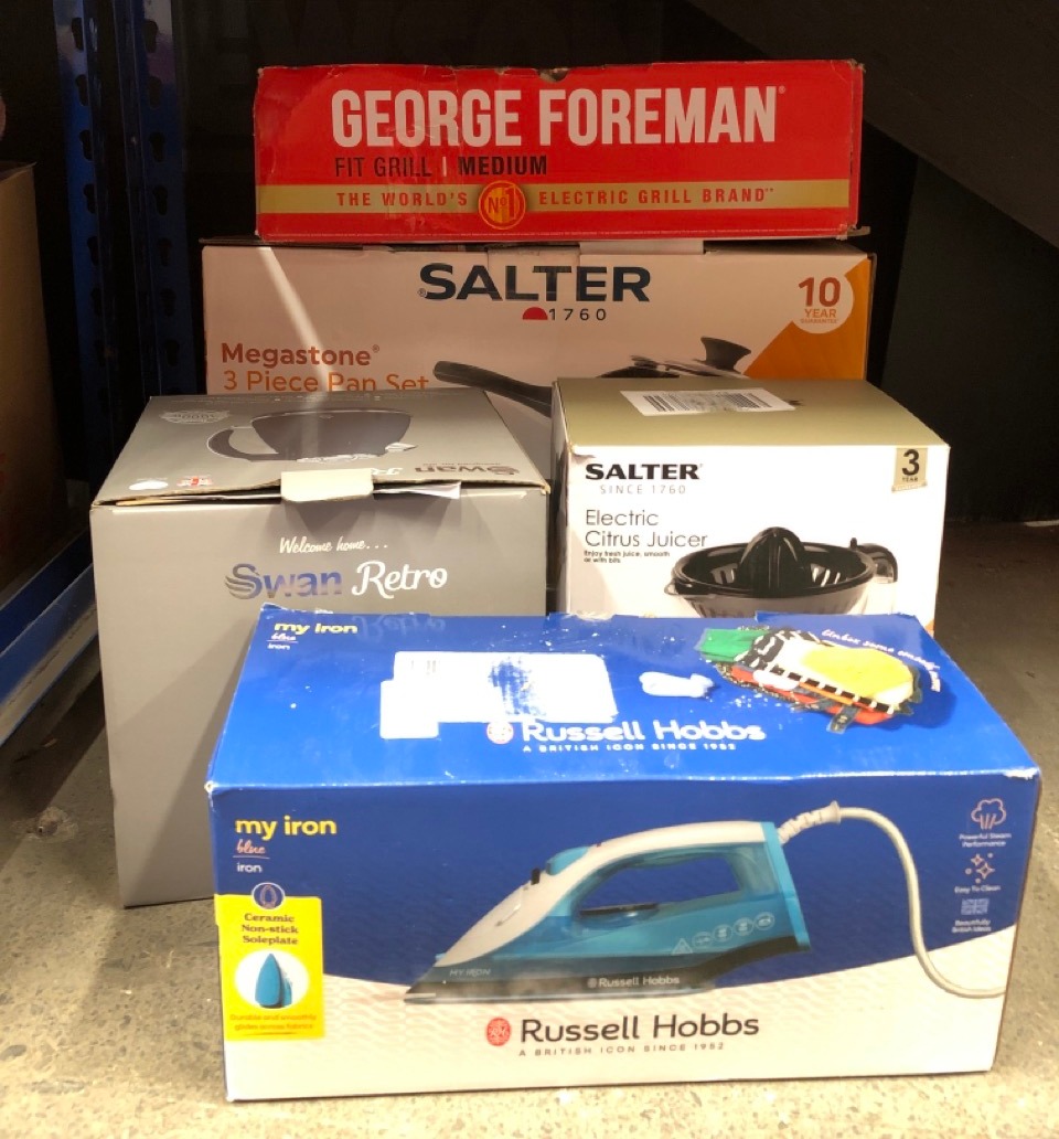 Lot 479  
            Edinburgh SR24 - Delivery Only 

                
QUANTITY OF KITCHEN & APPLIANCES ITEMS TO INCLUDE RUSSELL HOBBS MY IRON STEAM IRO...