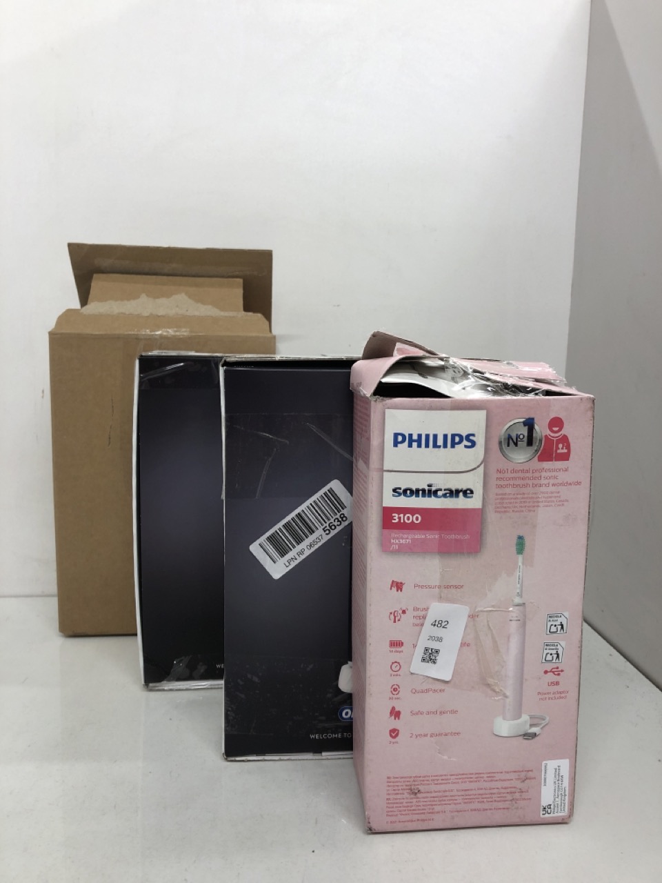 Lot 482  
            Edinburgh SR24 - Delivery Only 

                
QUANTITY OF HEALTH & BEAUTY ITEMS TO INCLUDE PHILIPS SONICARE 3100 ELECTRIC TOOTH...