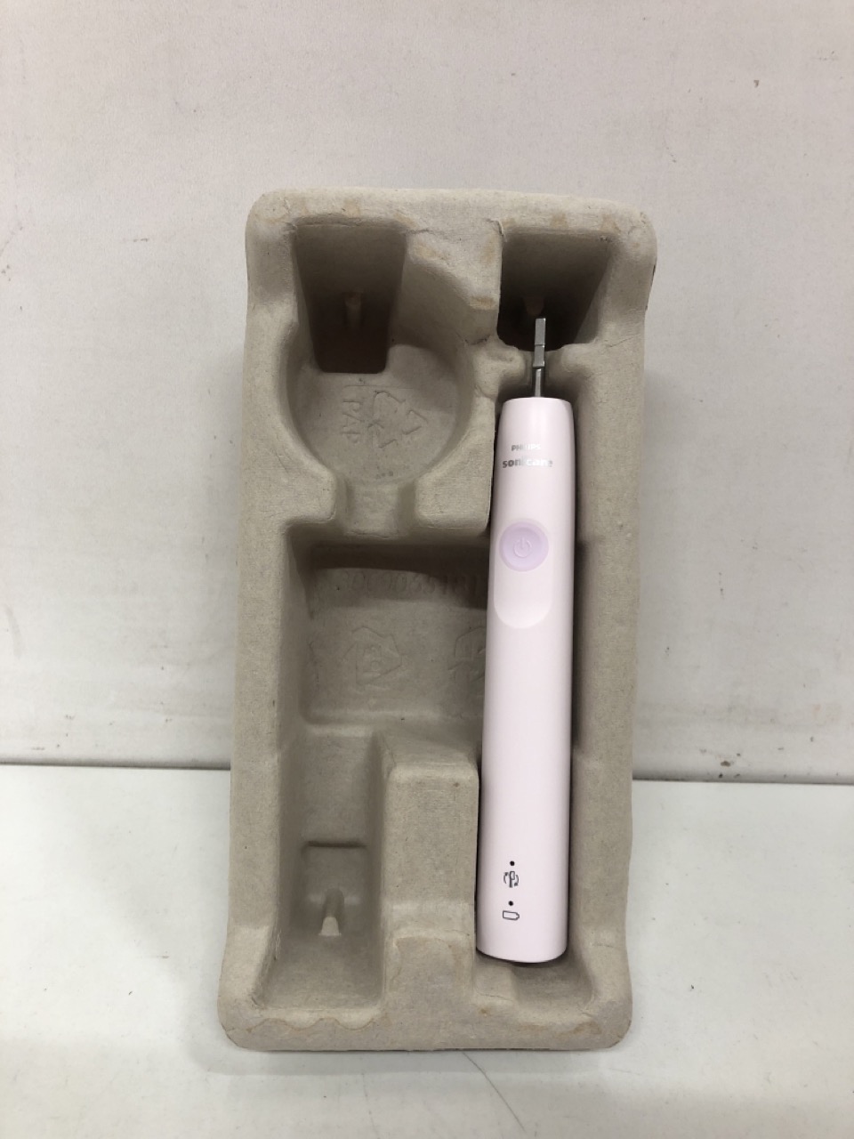 Lot 482  
            Edinburgh SR24 - Delivery Only 

                
QUANTITY OF HEALTH & BEAUTY ITEMS TO INCLUDE PHILIPS SONICARE 3100 ELECTRIC TOOTH... - Image 4