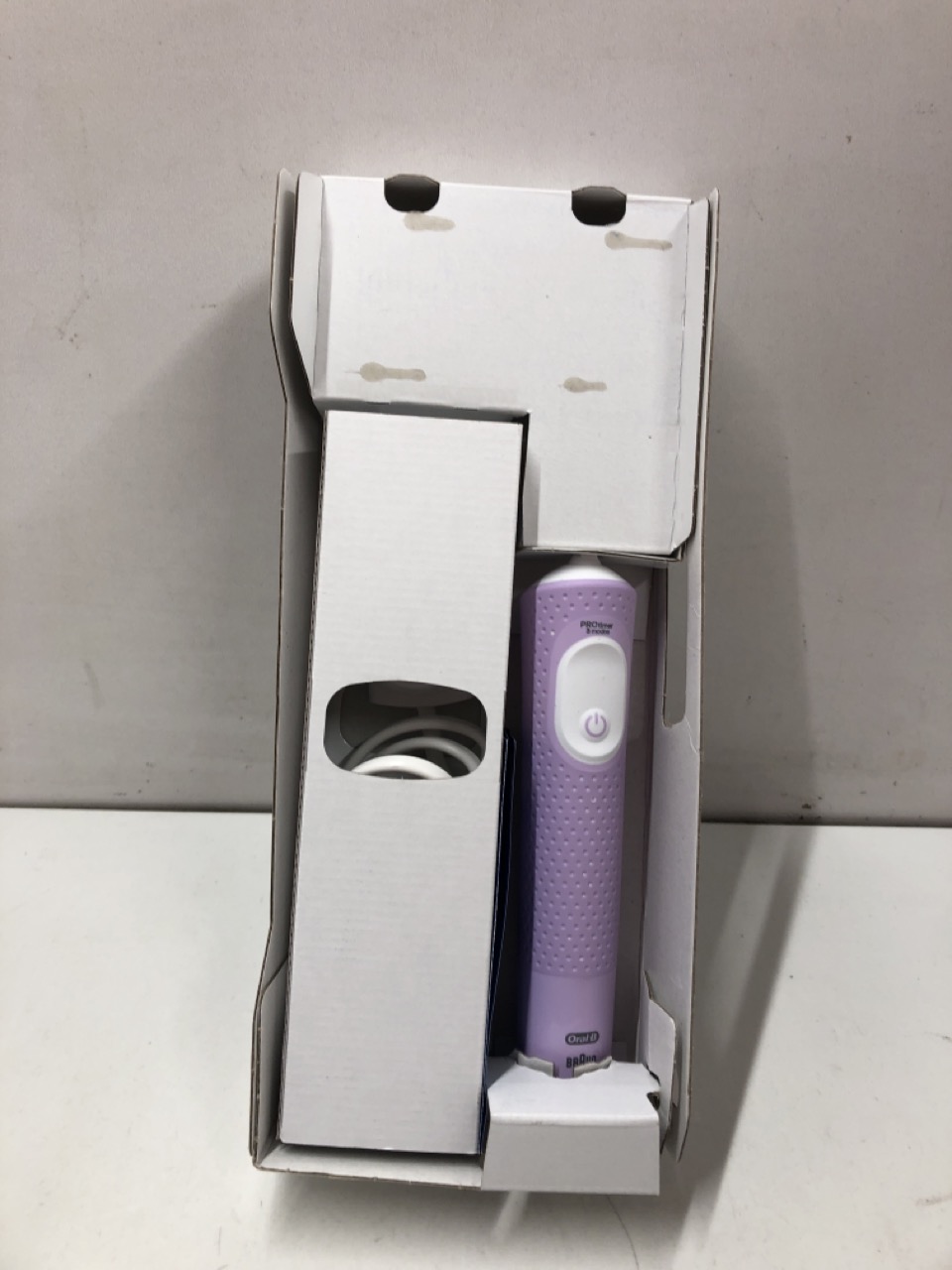 Lot 483  
            Edinburgh SR24 - Delivery Only 

                
QUANTITY OF HEALTH & BEAUTY ITEMS TO INCLUDE ORAL-B VITALITY PRO ELECTRIC TOOTHBR... - Image 4