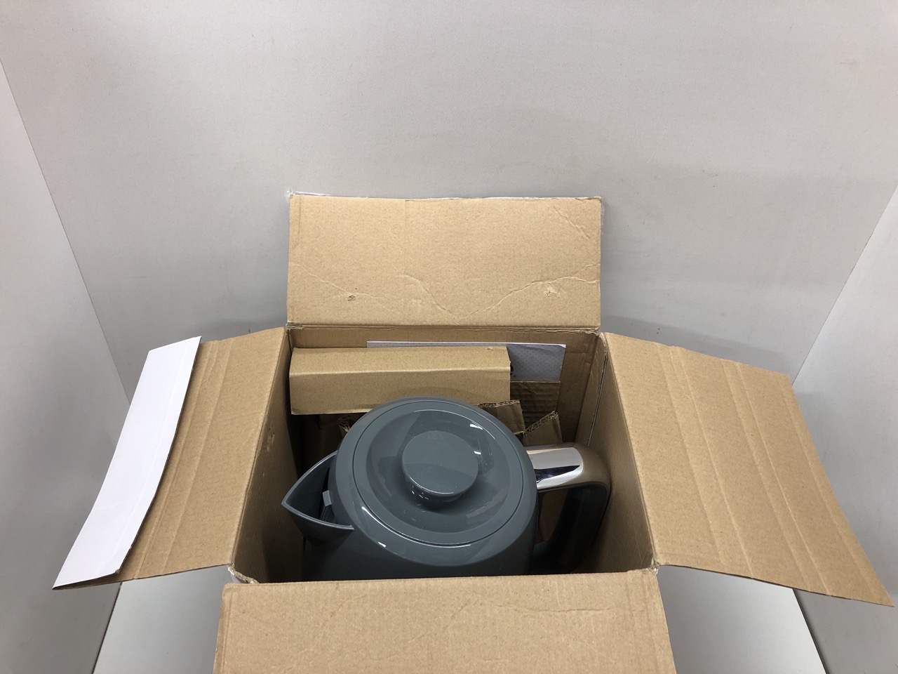 Lot 487  
            Edinburgh SR24 - Delivery Only 

                
QUANTITY OF KITCHEN & APPLIANCES ITEMS TO INCLUDE YASHE POPCORN MACHINE RETRO, 12... - Image 4