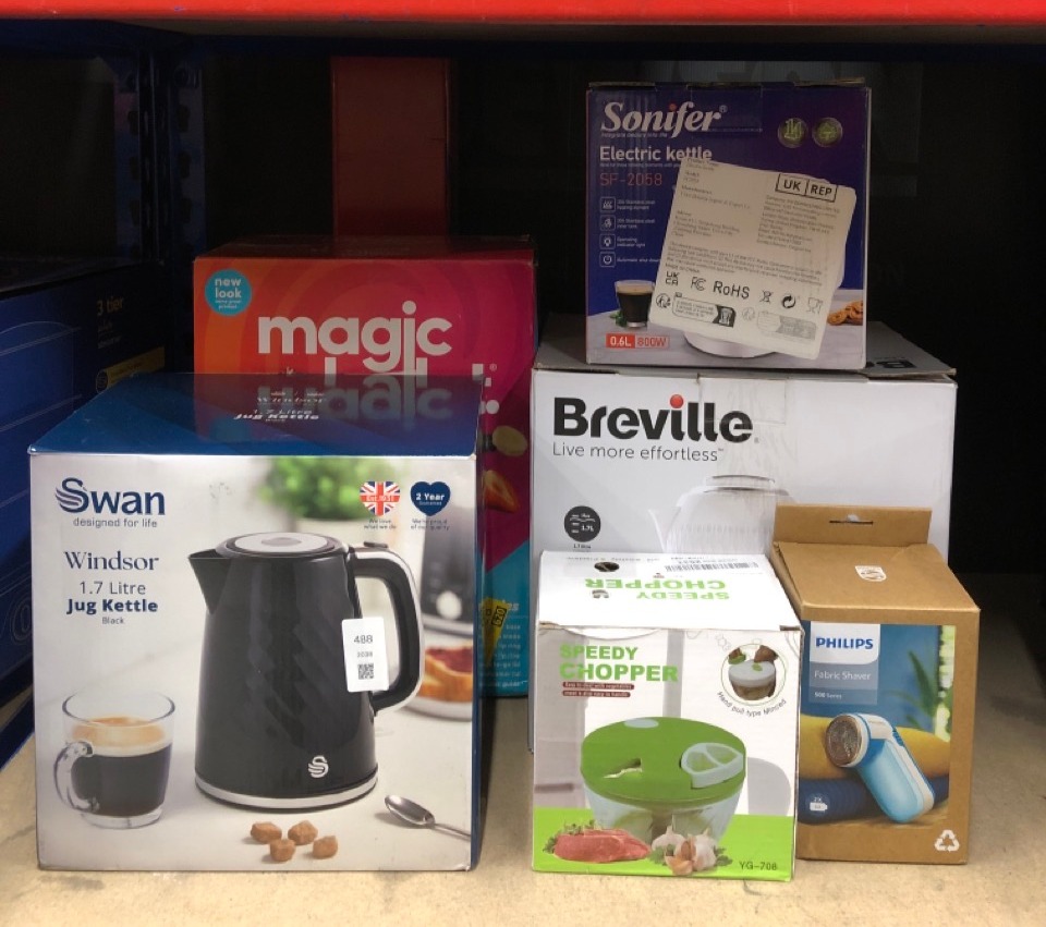 Lot 488  
            Edinburgh SR24 - Delivery Only 

                
QUANTITY OF KITCHEN & APPLIANCES ITEMS TO INCLUDE SWAN SK14611BLK WINDSOR RAPID B...