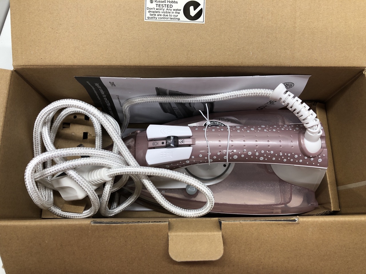 Lot 498  
            Edinburgh SR24 - Delivery Only 

                
QUANTITY OF KITCHEN & APPLIANCES ITEMS TO INCLUDE RUSSELL HOBBS PEARL GLIDE STEAM... - Image 4