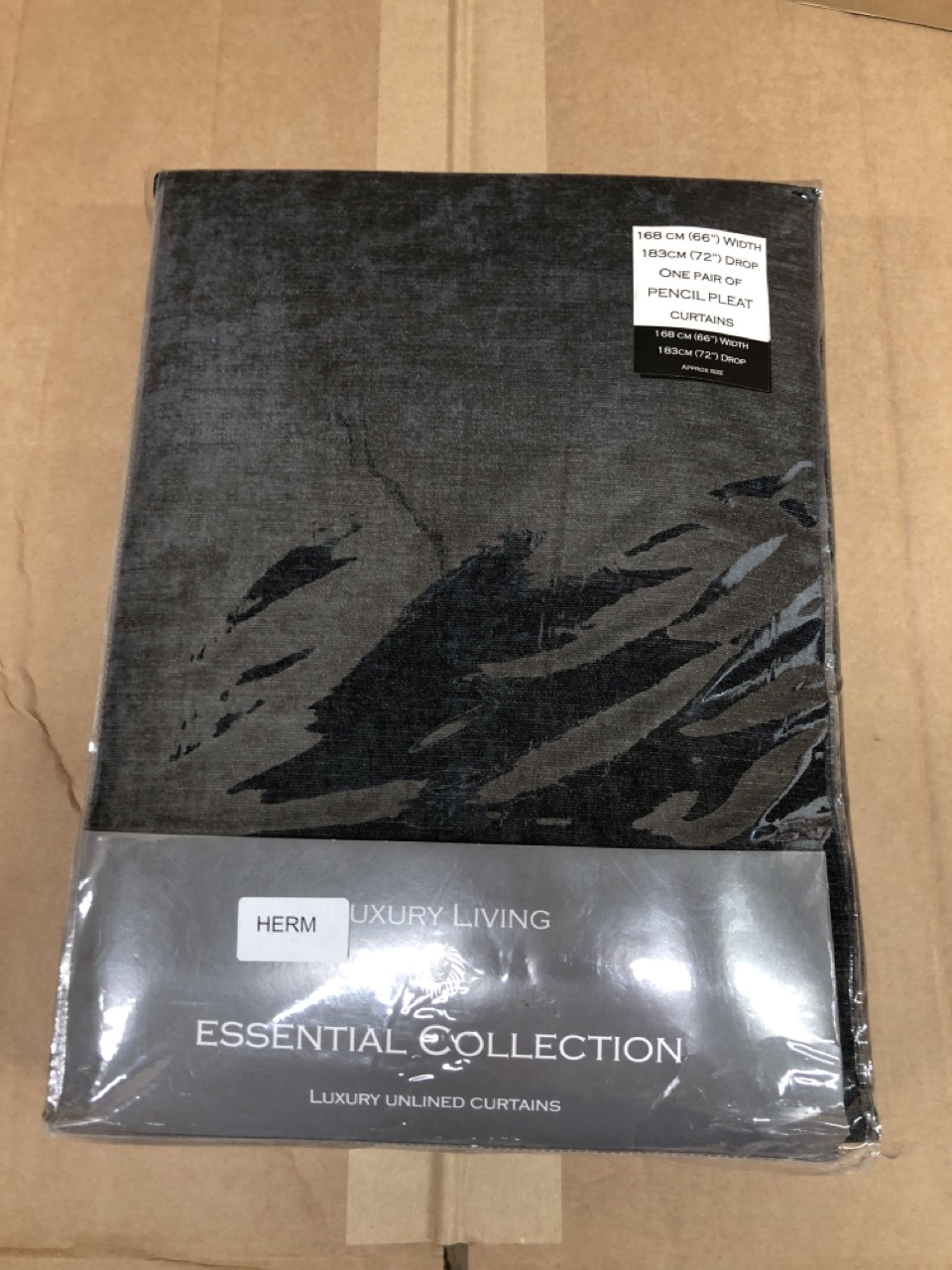 Lot 499  
            Edinburgh SR24 - Delivery Only 

                
QUANTITY OF GENERAL GOODS TO INCLUDE BEIGE PREMIUM QUALITY FITTED SHEETS 137 X 19...