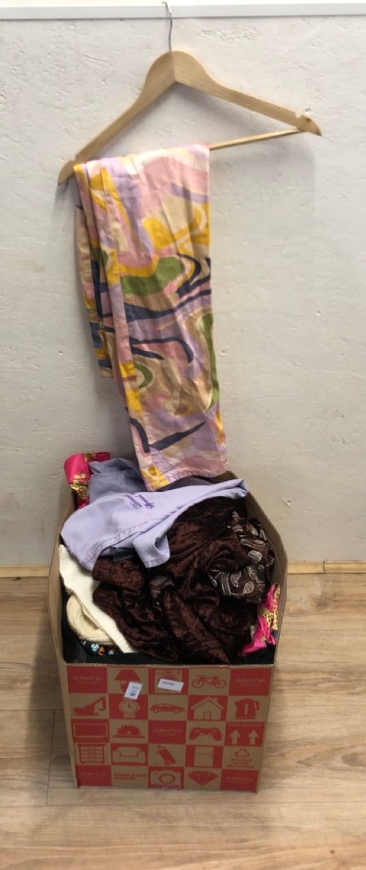 Lot 506  
            Edinburgh SR24 - Delivery Only 

                
1 X BOX OF ADULTS CLOTHING TO INCLUDE DANIELS SPECIAL CARE PINK TOP UK L : LOCATI...
