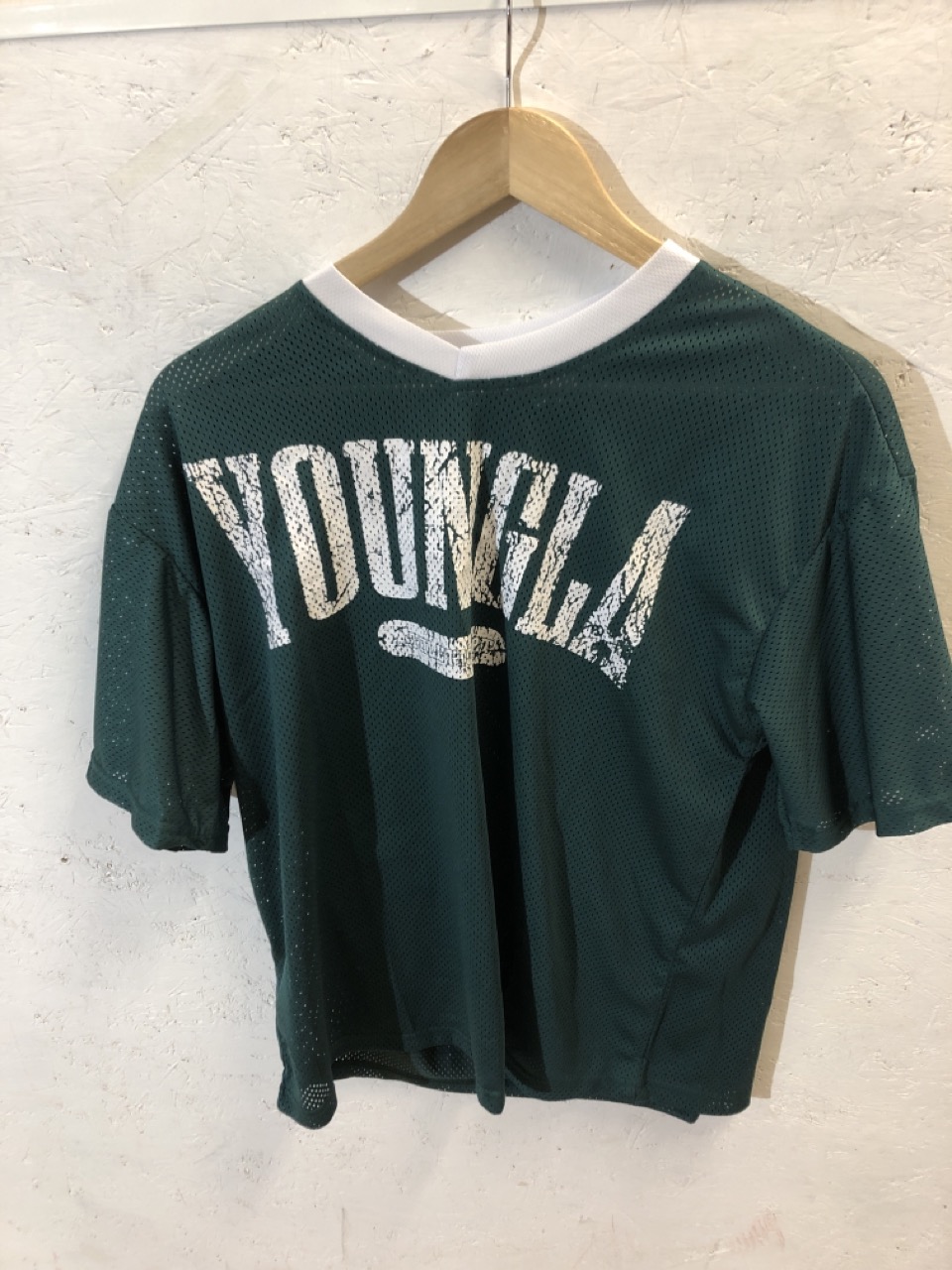 Lot 507  
            Edinburgh SR24 - Delivery Only 

                
1 X BOX OF ADULT CLOTHING TO INCLUDE YOUNGLA BASKETBALL TOP UK M: LOCATION - G RACK - Image 2