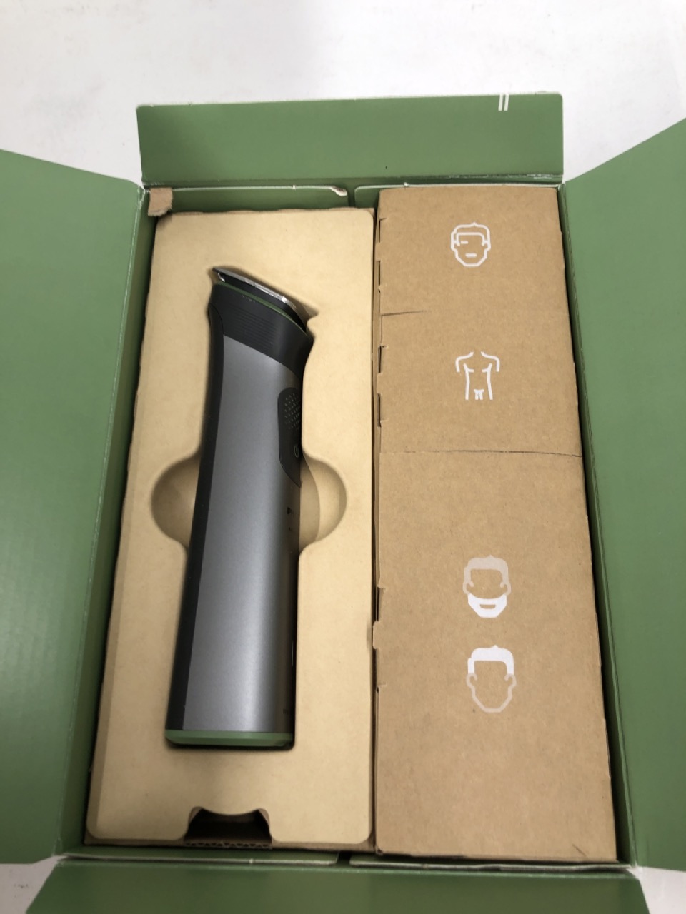 Lot 509  
            Edinburgh SR24 - Delivery Only 

                
QUANTITY OF HEALTH & BEAUTY ITEMS TO INCLUDE PHILIPS ONEBLADE HYBRID 360 BLADE TE... - Image 2