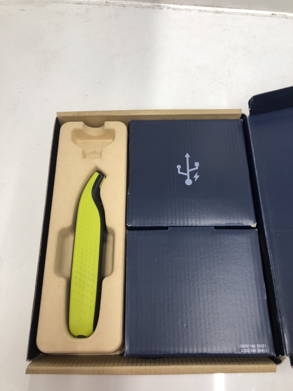 Lot 509  
            Edinburgh SR24 - Delivery Only 

                
QUANTITY OF HEALTH & BEAUTY ITEMS TO INCLUDE PHILIPS ONEBLADE HYBRID 360 BLADE TE... - Image 4