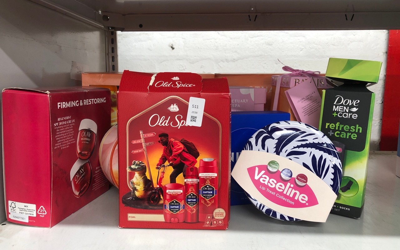 Lot 511  
            Edinburgh SR24 - Delivery Only 

                
QUANTITY OF HEALTH & BEAUTY ITEMS TO INCLUDE OLD SPICE URBAN TRAVELLER GIFT SET W...