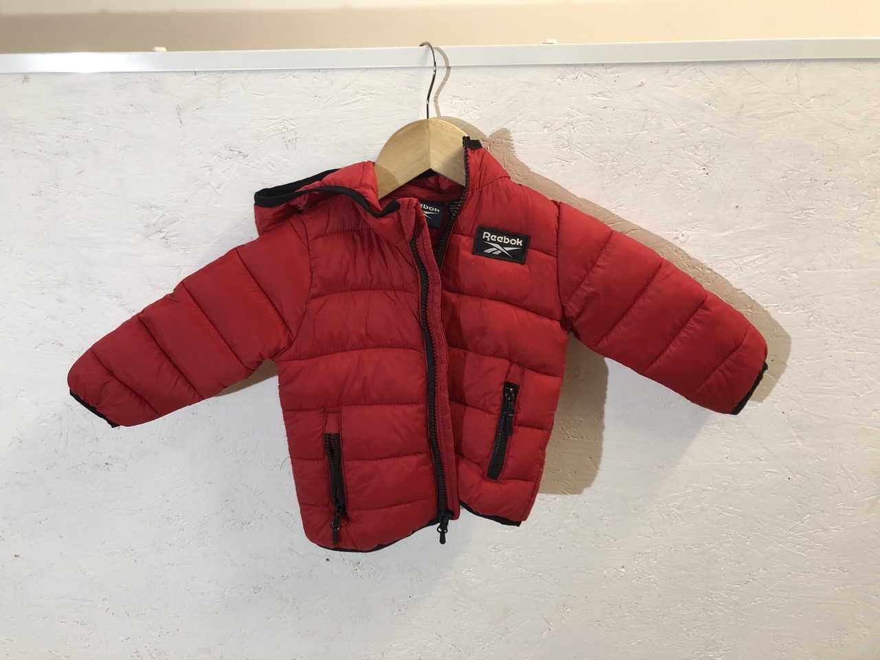 Lot 515  
            Edinburgh SR24 - Delivery Only 

                
1 X BOX OF KIDS CLOTHES TO INCLUDE PINK MINI MOUSE JACKET UK AGE 8 YEARS : LOCATI...