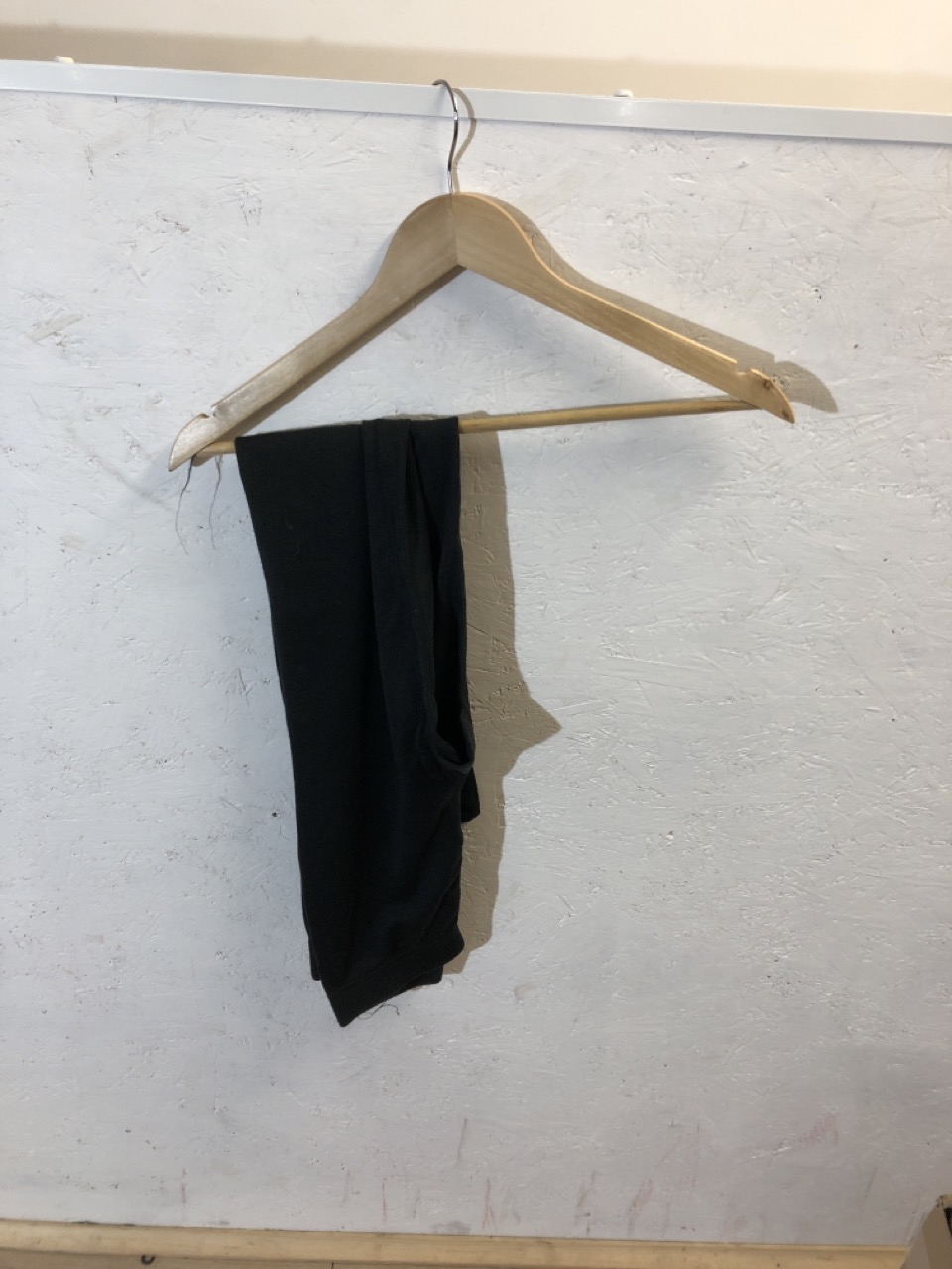 Lot 516  
            Edinburgh SR24 - Delivery Only 

                
1 X BOX OF KIDS CLOTHES TO INCLUDE YELLOW ADIDAS JUMPER UK 9/10 YRS: LOCATION - B...